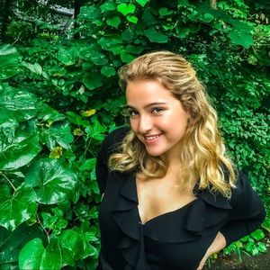 Meet your Posher, Dalia